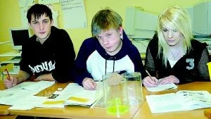 Didrik Svensson, Niklas Karlsson och Jacquelina Carlsson i årskurs 9 på Grosvadsskolan har valt att ägna sportlovet åt studier för att förbättra sig i vissa ämnen.Foto: Magnus Johansson