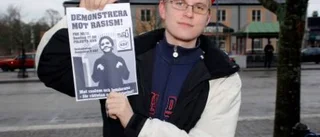 Han fixar demonstration mot rasism