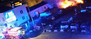 Tre bilar sattes i brand
