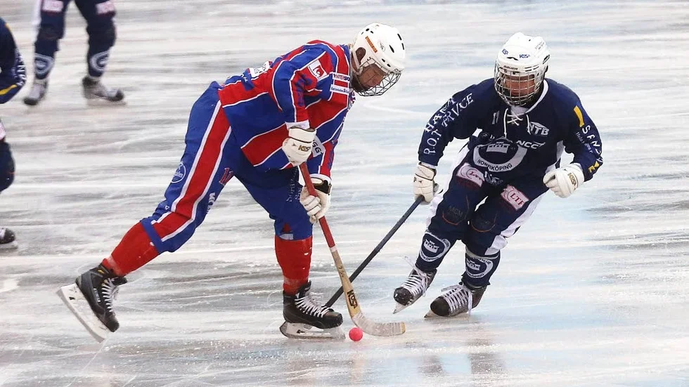 Tungt, tungt. Borgia såg ut att gå mot poäng hemma mot Derby/Linköping men gästerna snodde med sig samtliga poäng efter tre sena mål.