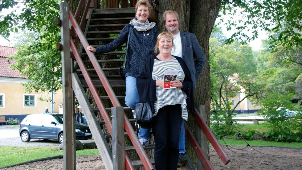 Favoritplats. Lilibet Gustafsson, Stefan Carlsson och Ingrid Vestlund valde Bruksparken som fotograferingsplats.