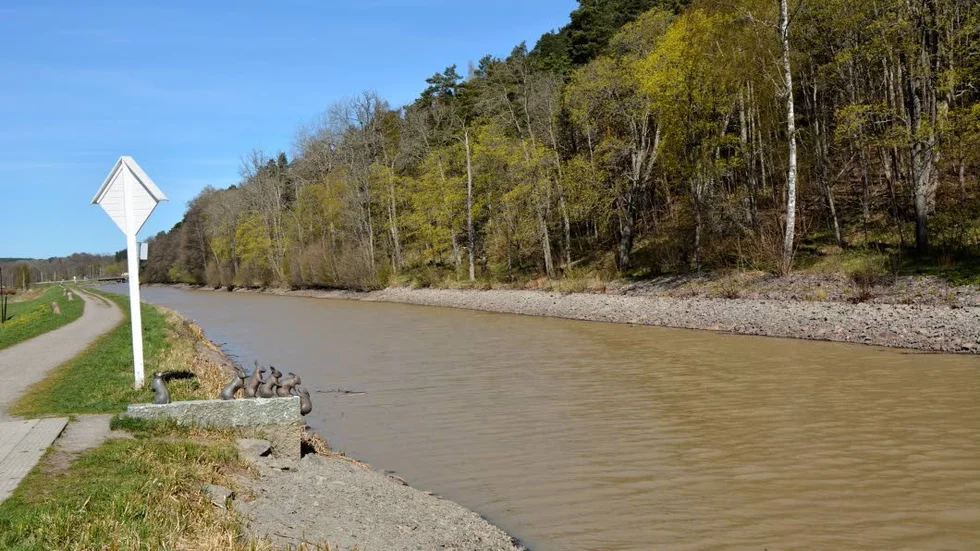 Vattenfylld. Redan nu är Göta kanal i Söderköping vattenfylld, men några båtar släpps inte ut förrän 9 maj.