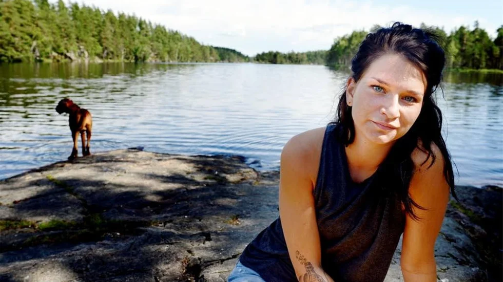 Frida Wickström jobbar just nu nattpass inom äldreomsorgen. Men i framtiden är det journalistiken som hägrar. "Jag tror på att ha ett jobb medan man funderar ut vad det egentligen är som man vill göra", säger hon.