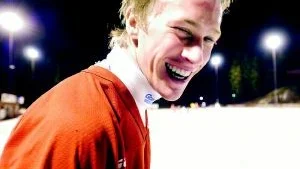 Foto: ANDERS STEINER Efter en höst där Daniel Jeppsson inte har fått spela så mycket tycker han det ska bli roligare att få spela för Tjust Bandy. Han får vänta på sin debut i A-laget.