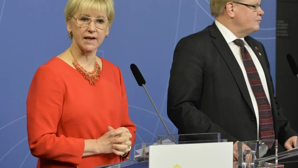 Viktiga vägval väntar. Sverige har en knepig säkerhetspolitisk situation. Utrikesminister Margot Wallström och försvarsminister Peter Hultqvist har chansen att ge mer förutsägbarhet och stadga åt politiken.