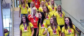 PIF-tjejerna mötte folkets jubel