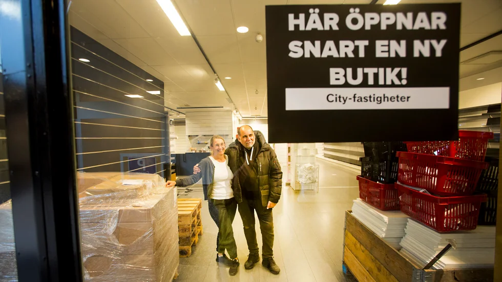 I slutet av veckan öppnar Younes Elammari och Pernilla Almqvist sin leksaksaffär i Violengallerian. Bokhandeln står sedan på tur.