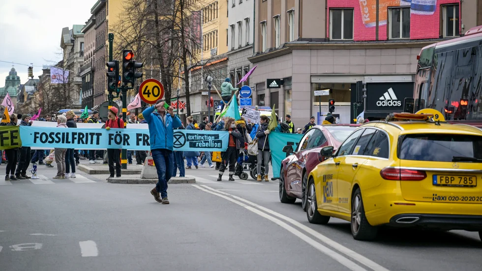 Blockerar trafik.