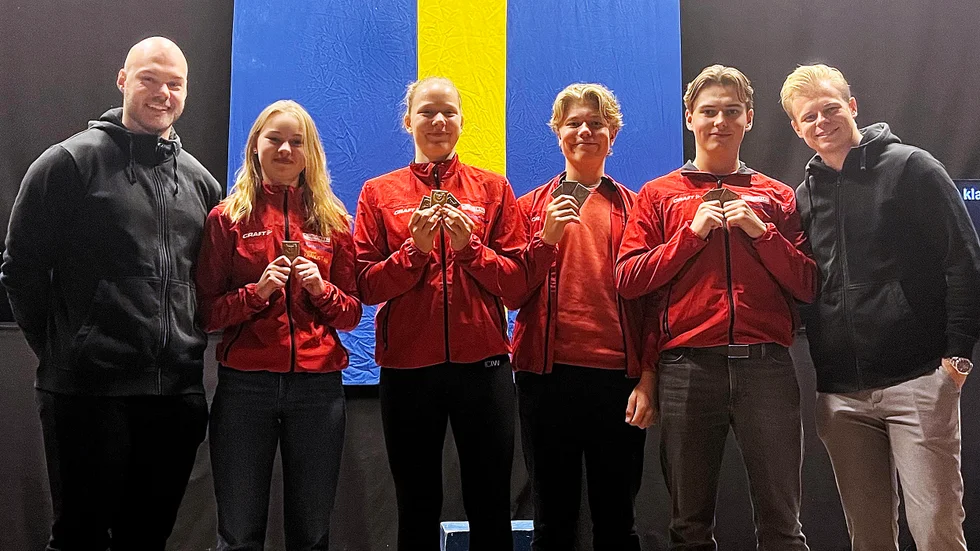 Medaljörerna från helgens USM. Från vänster Pontus Lind (ledare), Ingrid Garland, Alma Gustafsson, Harry Hadenius, Theo Devallius och Oskar Stillman (ledare).