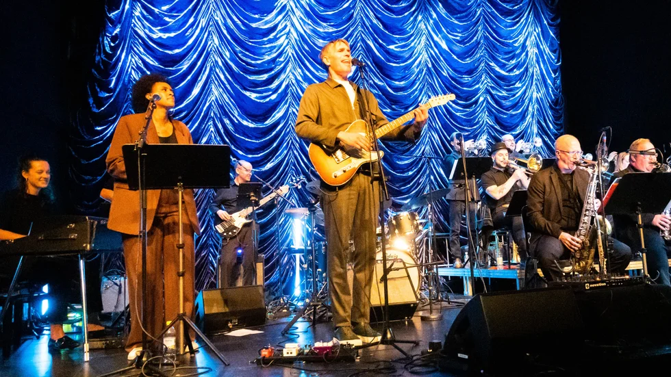 Malmöartisten Magnus Tingsek gästade Kulturens hus där han med i huvudsak egenskrivet material uppträdde tillsammans med Norrbotten Big Band. Med sig hade han också sångerskan Mira Palme. En lyckad kombination!