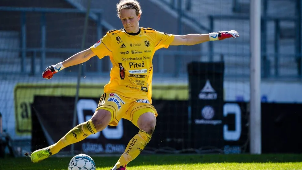 Cajsa Andersson har fått en kanonstart i sitt nya lag Piteå IF. Cajsa, som vunit SM-guld med Linköping två år i rad, har bara släppt in två bollar på fyra matcher i PIF och har hållit nollan två matcher i rad.