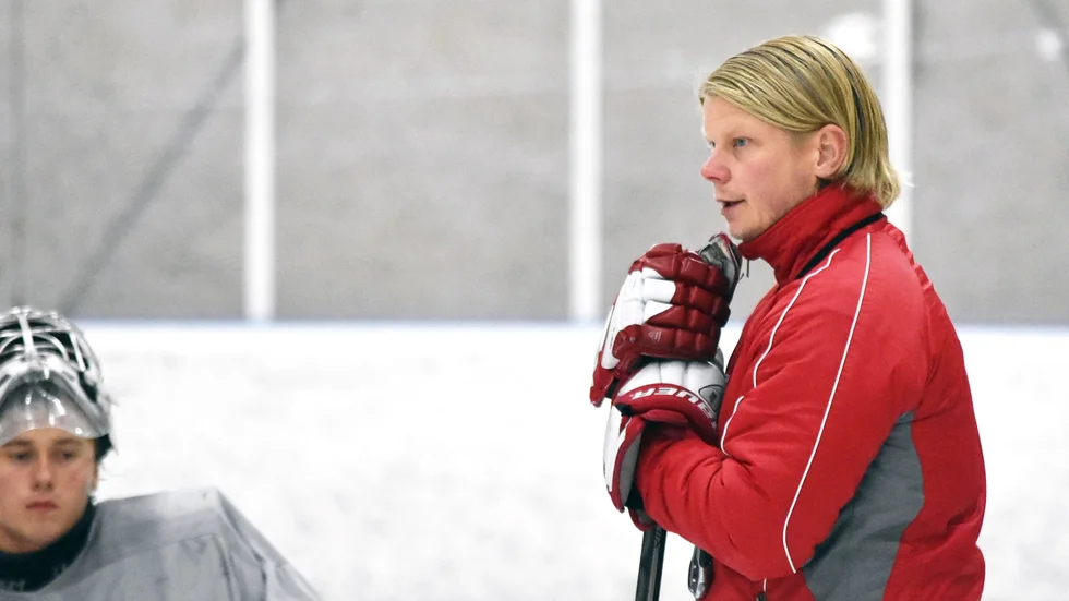 Tre poäng. Tränaren Jens Brändström fick se sitt lag ta tre poäng i Kiruna. Foto: Kent Vikström.