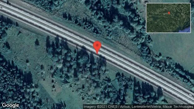 Brinnande fordon stoppar trafiken på E20