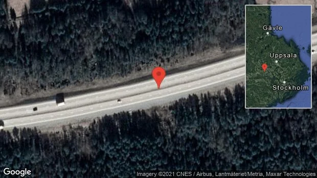Personbil stillastående på E18