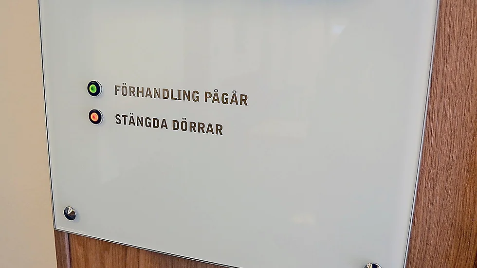 Stängda dörrar. Det känsliga ämnet gjorde att det var sekretess kring rättegången. Foto: Hans Berggren