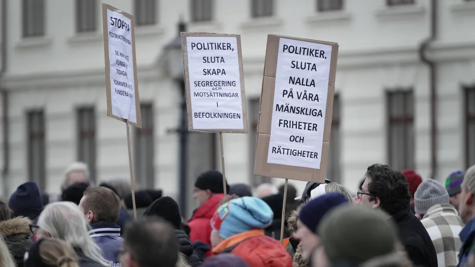 Vaccinmotsåndare demonstrerar, det gör signaturen Pancho-54 bedrövad.