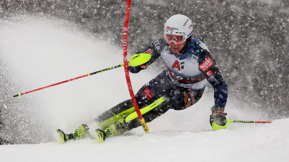 Kristoffer Jakobsen fick kämpa i det ymniga snöfallet i Kitzbühel.