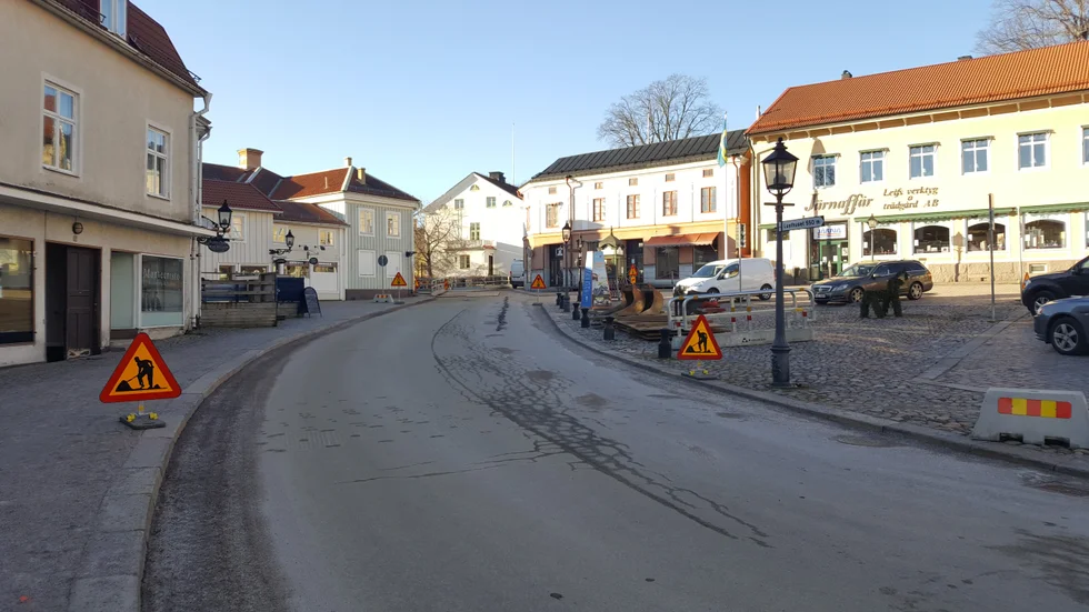 Fjärrvärmeledningen kommer att grävas ner mitt i gatan.