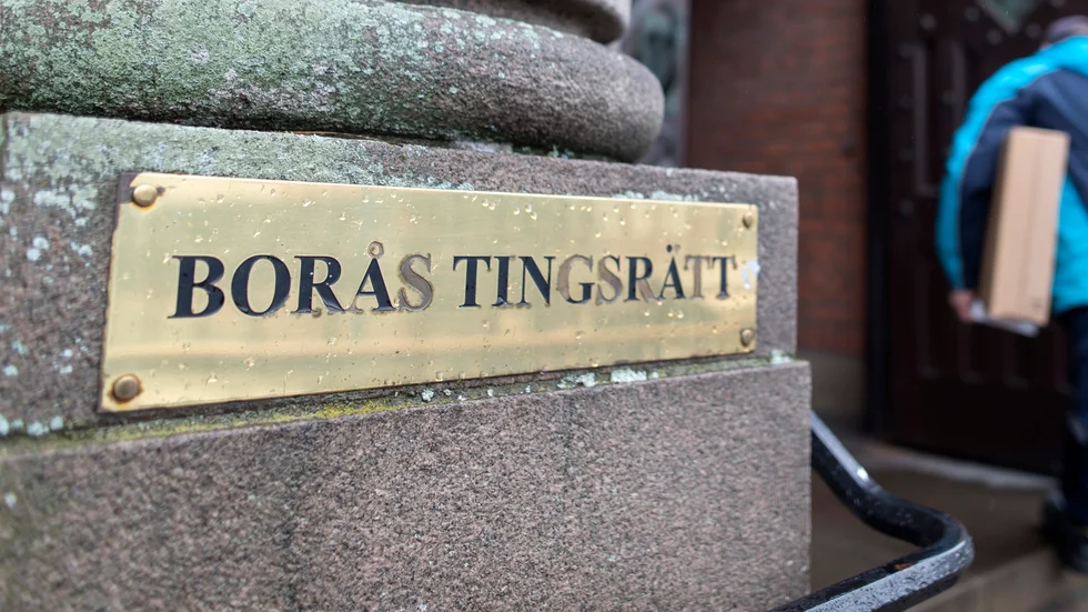 Två män och en 15-årig pojke begärs häktade vid Borås tingsrätt efter en granatattack. Arkivbild.