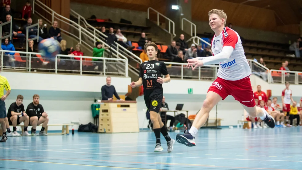 Seger mot Vintrosa i sista bortamatcehn. Nu laddar Patrik Petersson och VHF för serieavslutning hemma i Vadstena sporthall på fredag kväll. 
