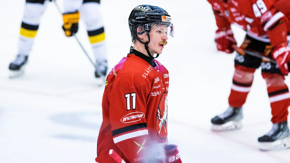 Rihards Marenis har bara deltagit i 13 omgångar, men är ändå sexa i Hästens interna poängliga. Han snittar mer än en pinne per match, den mustaschprydde lettländaren.