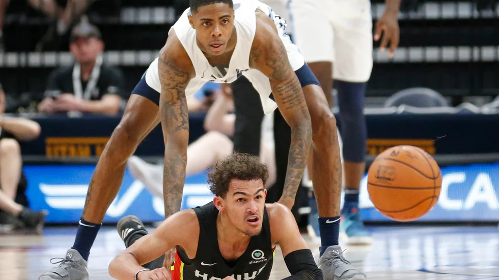 Terry Larrier avgjorde för sitt Wisconsin Herd i NBA:s farmarliga med ett galet skott i slutsekunden.