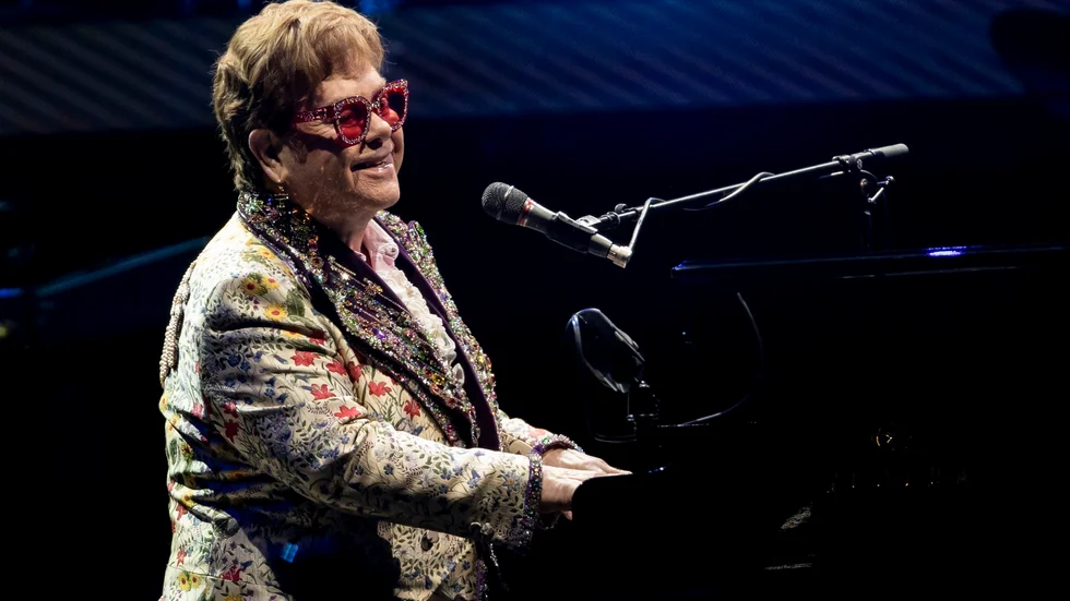 Elton John vid en spelning i New Orleans, tidigare under "Farewell Yellow Brick Road"-turnén. Arkivbild.