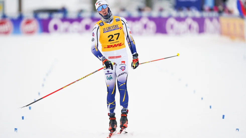 Sveriges Calle Halfvarsson vid målgång på 15 kilometer fristil under världscupen i längdskidor i Lillehammer.