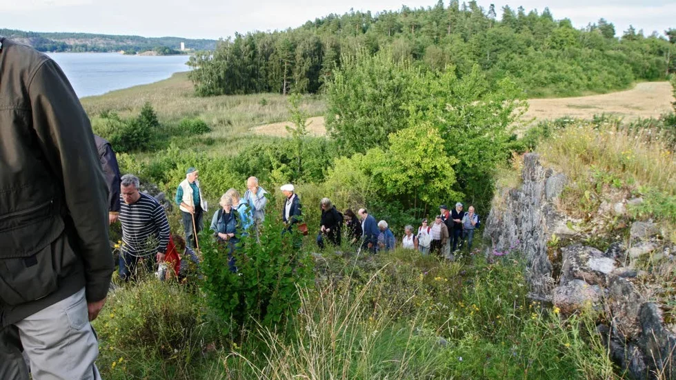 Tyst vandring. På lördag arrangeras en tyst vandring.