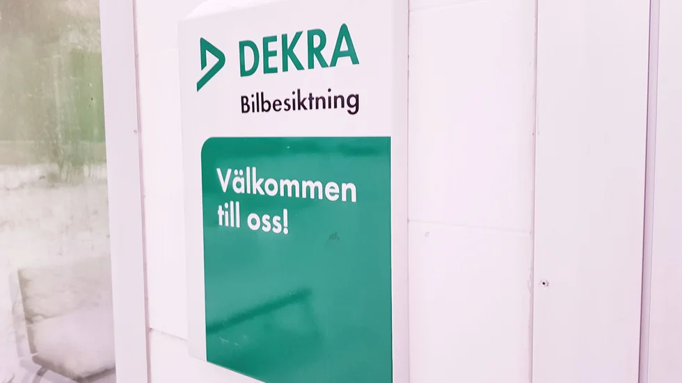 Brister hos Dekra identifierades redan 2019 och företaget har bland annat bytt vd för att komma tillrätta med problemen. Men åtgärderna räcker inte, bedömer Swedac. Enligt Aftonbladet rör det sig om 65 avvikelser. I 21 av fallen har Dekra vidtagit åtgärder som Swedac godkänt. (Arkivbild)