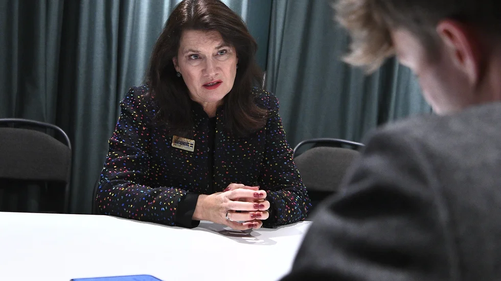 Utrikesminister Ann Linde (S) räknar inte med en snar lösning på Ukrainakonflikten, säger hon till TT under mötet med OSSE-ländernas utrikesministrar.