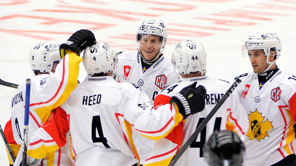 Jublet kom av sig för Tim Heed och Skellefteå AIK. Foto: Annika Eriksson