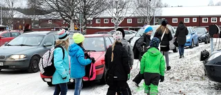 Trafikkaos vid skolan oroar föräldrar och polis