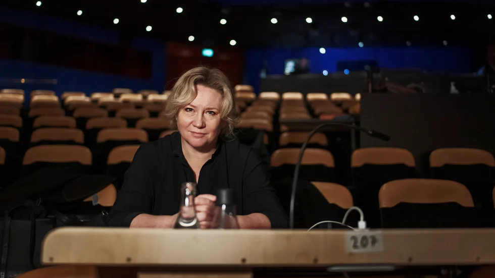 Maria Sid har regisserat "Kulla Gulla" på Kulturhuset Stadsteatern. Hon tror att den goda och rättrådiga Kulla Gulla är precis den sortens optimistiska och idealistiska hjältinna som vi behöver just nu.