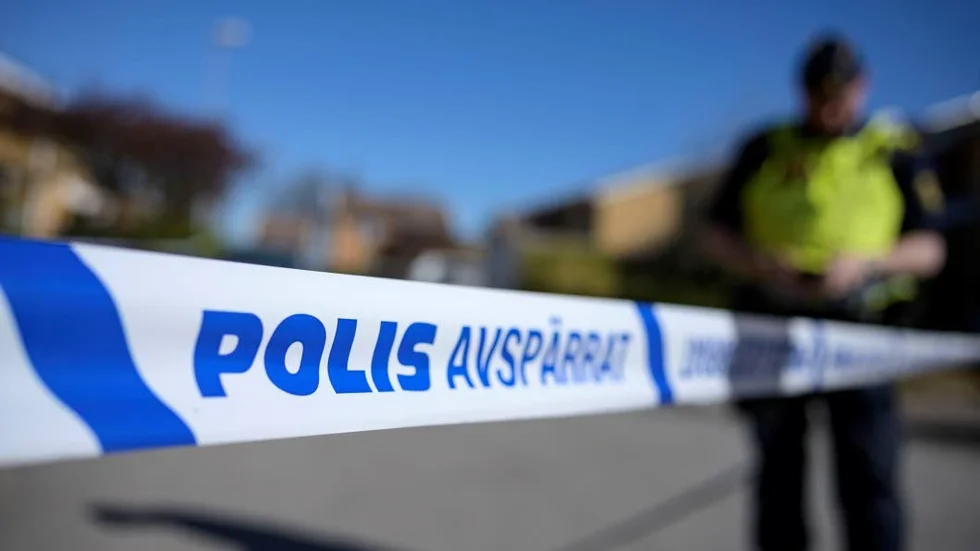 


Polisen undersökte en mystisk väska utanför polishuset i Norrköping. 



