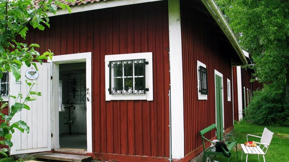 


Det är i Hönshuset i Regna som man kan testa på att slöjda med läder under lördagen.



