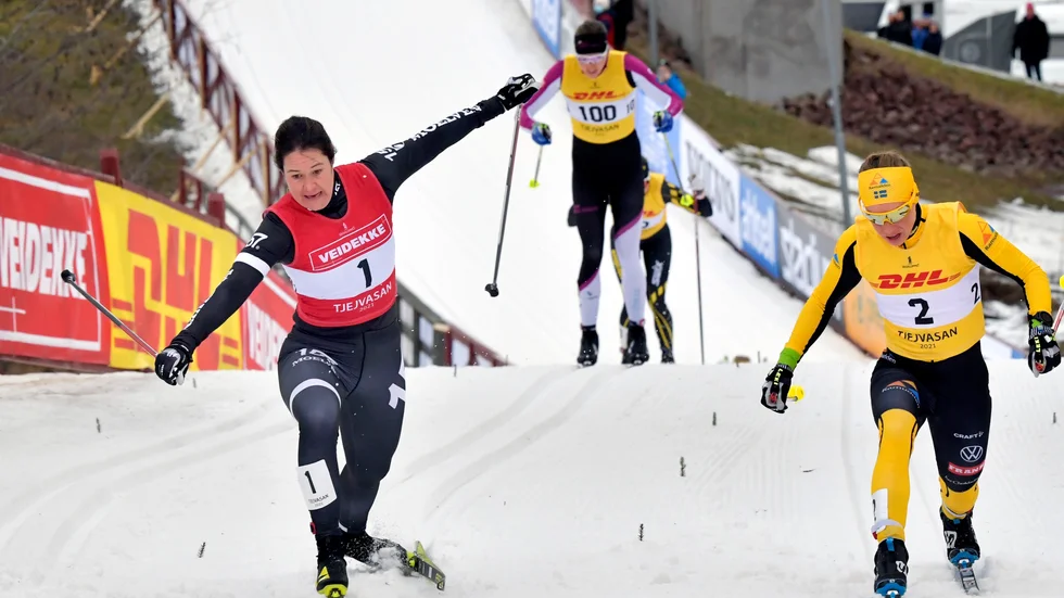 Britta Johansson Norgren i en av många dueller med Lina Korsgren under sin långa karriär. "Bälinge-Britta" vann bland annat Tjejvasan fem gånger.