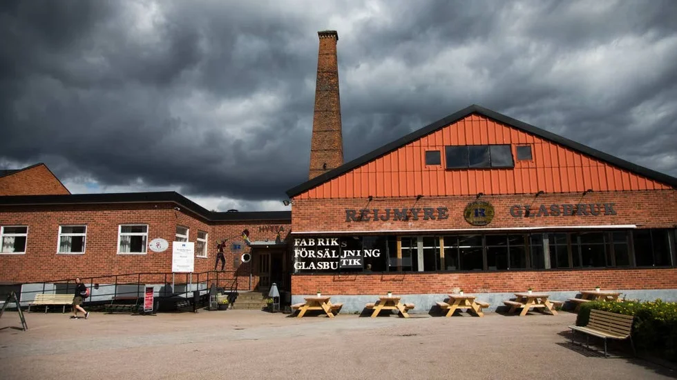 Orosmoln över Reijmyre glasbruk. Så känner i varje fall flera av de anställda, som saknar  information  kring ledningsfrågan.
