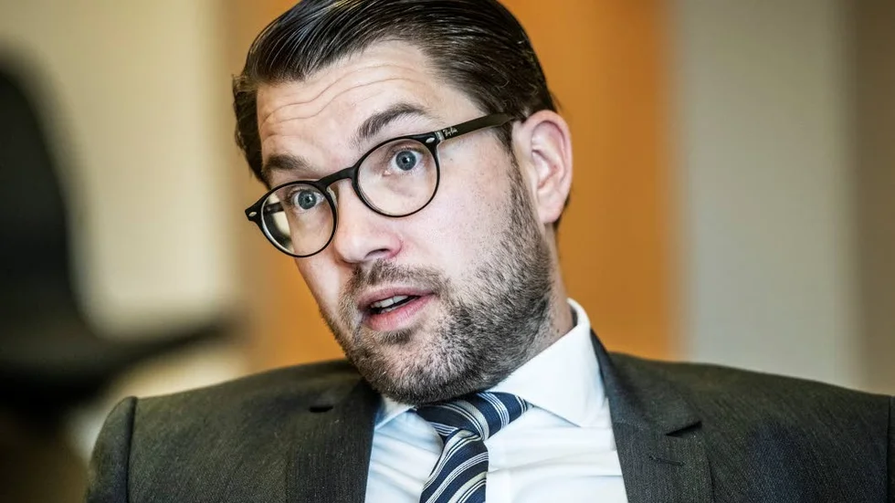 Jimmie Åkesson och SD gavs ett slags ensamrätt till missnöjet. Han tackade och tog emot och utmanar nu S om titeln "bästa missnöjesparti."