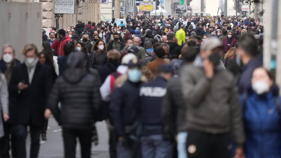 Flanörer på Via del Corso i Rom tidigare i januari.