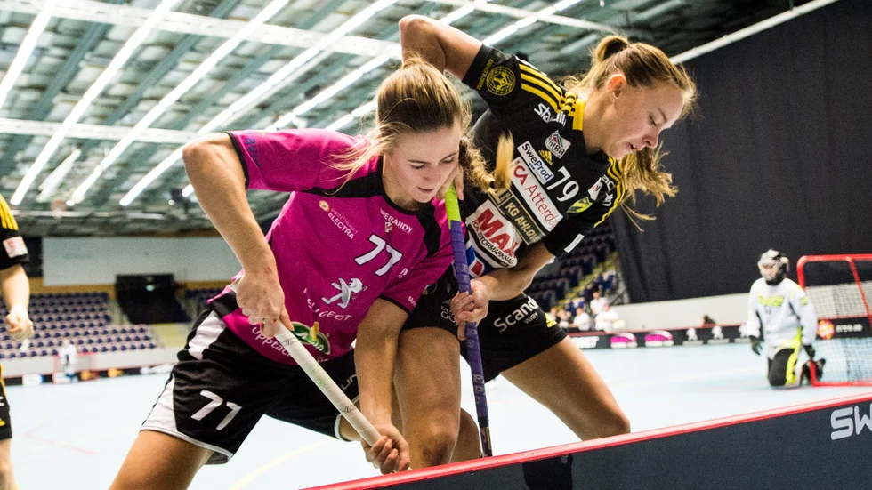 FBC Kalmarsund med gotländskan Sara Waktel (till höger) går fram som en ångvält i allsvenskan.