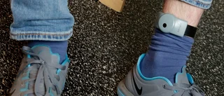 Fel med fotboja på flyktingarna