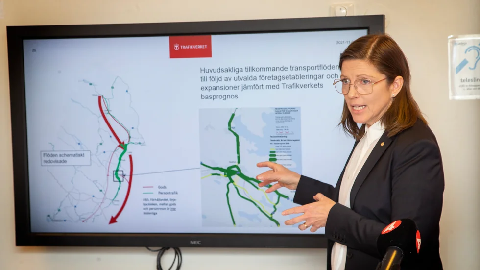 Helena Eriksson, regional direktör på Trafikverket Region Nord, är orolig över vägnätet. "63 procent av vägnätet byggdes innan 1970 och trafiken har ökat med 44 procent de senaste 30 åren", säger hon.