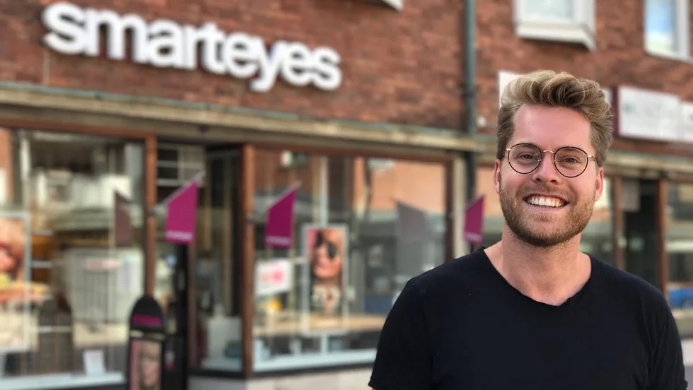 Adam Wikström, butikschef för Smarteyes i Skellefteå och Piteå. Foto: Smarteyes (Pressbild)