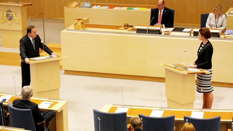 Som gjutet i cement. Inga glada utrop om "förändra er eller dö" tycks bita på S och M när det verkligen kommer till kritan.