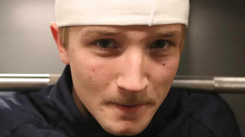 Gustav Danielsson kan vara tillbaka som libero i KVBS så viktiga möte med Västanfors – som också är årets välgörenhetsmatch till förmån för Min stora dag.