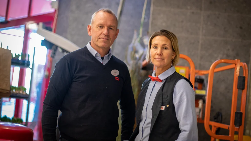 Conny Holmström och Linda Holmström är Ica-handlare på Ica Knuten i Oppeby. 