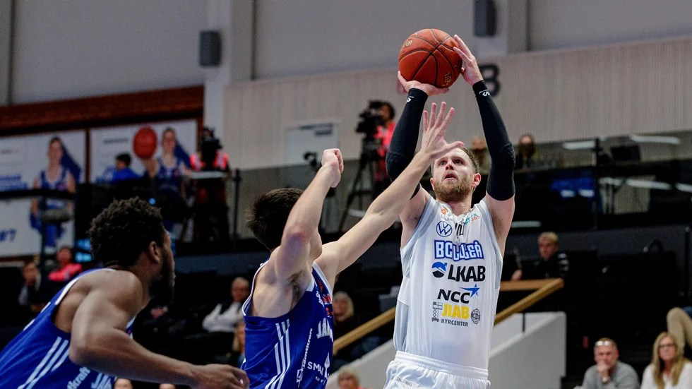 Tim Kearney gjorde sin första match för säsongen i BC Luleå och ska spela månaden ut.
