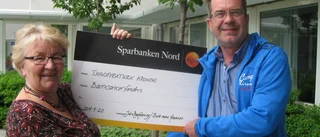 Jutis Byaförening skänker pengar till cancerforskningen