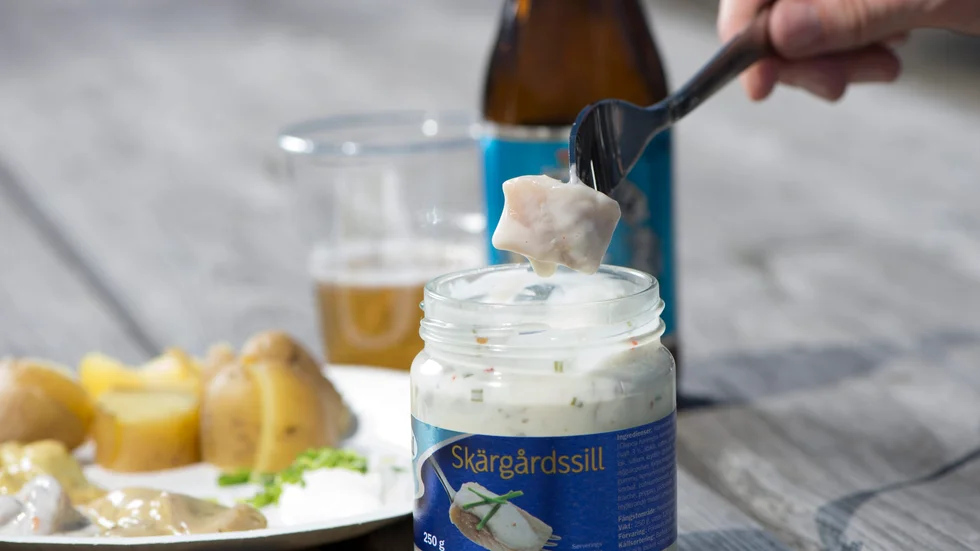 Sill och potatis, en fortsatt förhållandevis billig klassiker, när annat stiger i pris. Arkivbild.